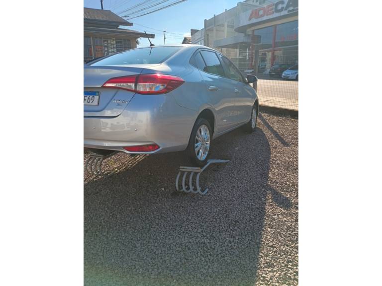 TOYOTA - YARIS - 2019/2019 - Prata - R$ 73.900,00
