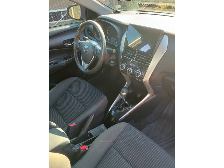 TOYOTA - YARIS - 2019/2019 - Prata - R$ 73.900,00