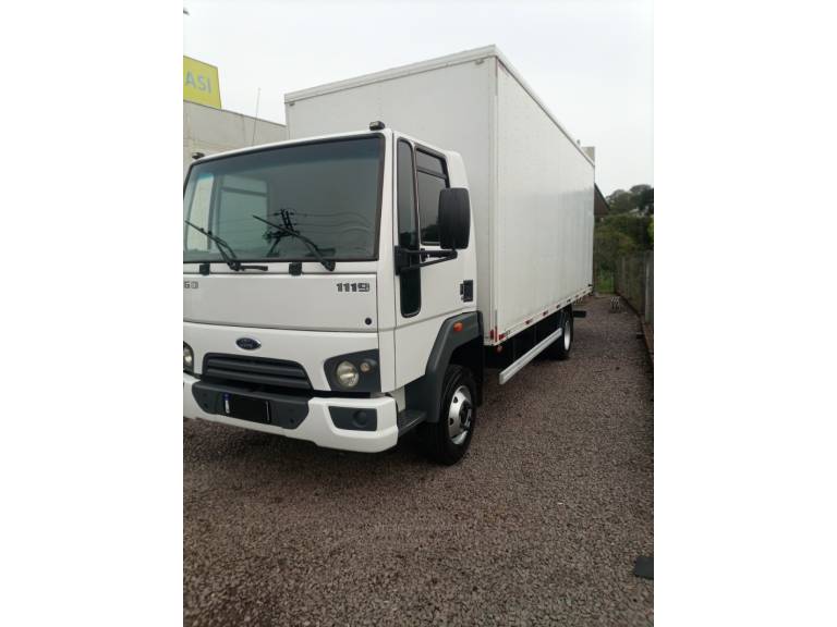 FORD - CARGO 1119 - 2019/2019 - Branca - R$ 280.000,00