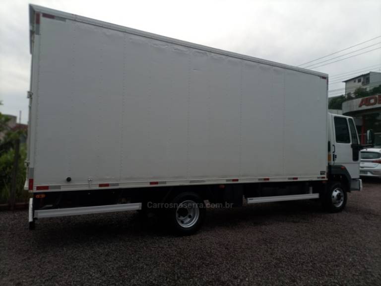 FORD - CARGO 1119 - 2019/2019 - Branca - R$ 280.000,00