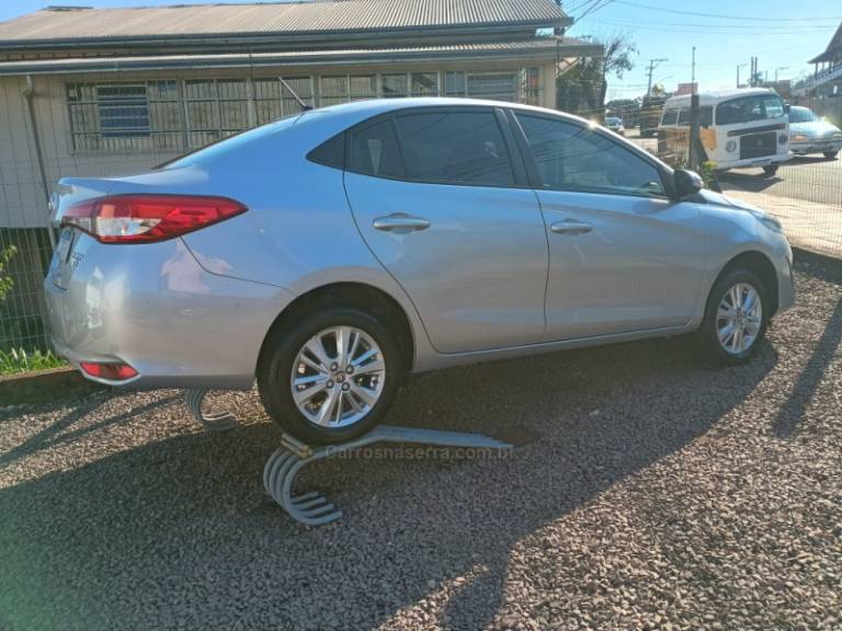 TOYOTA - YARIS - 2019/2019 - Prata - R$ 73.900,00