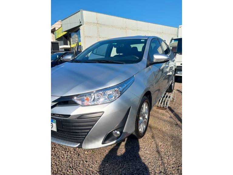 TOYOTA - YARIS - 2019/2019 - Prata - R$ 73.900,00