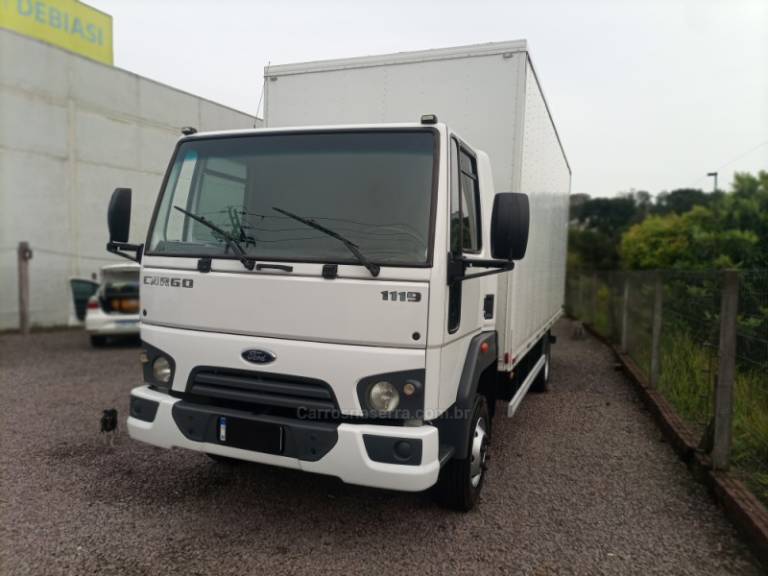 FORD - CARGO 1119 - 2019/2019 - Branca - R$ 280.000,00
