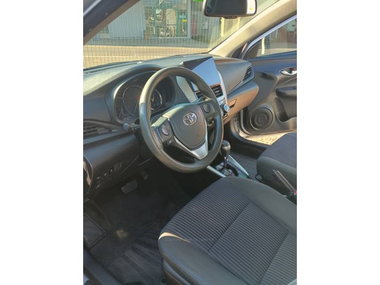 TOYOTA - YARIS - 2019/2019 - Prata - R$ 73.900,00