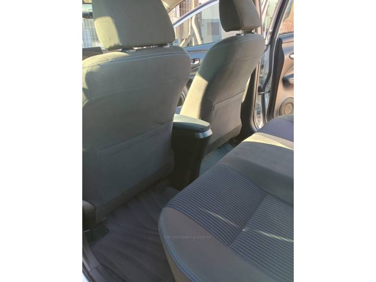 TOYOTA - YARIS - 2019/2019 - Prata - R$ 73.900,00