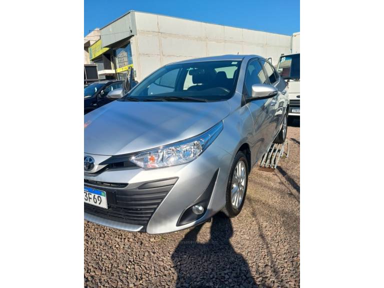TOYOTA - YARIS - 2019/2019 - Prata - R$ 73.900,00