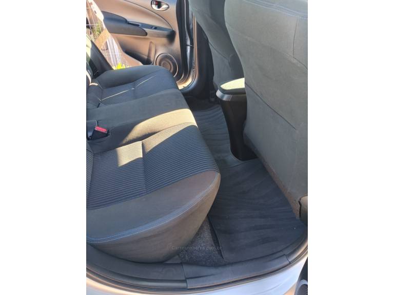 TOYOTA - YARIS - 2019/2019 - Prata - R$ 73.900,00
