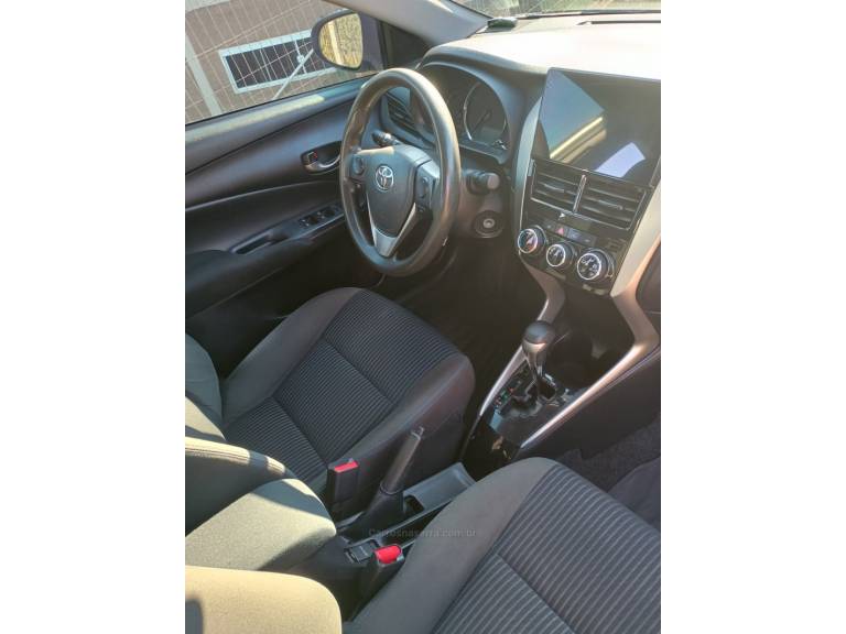 TOYOTA - YARIS - 2019/2019 - Prata - R$ 73.900,00